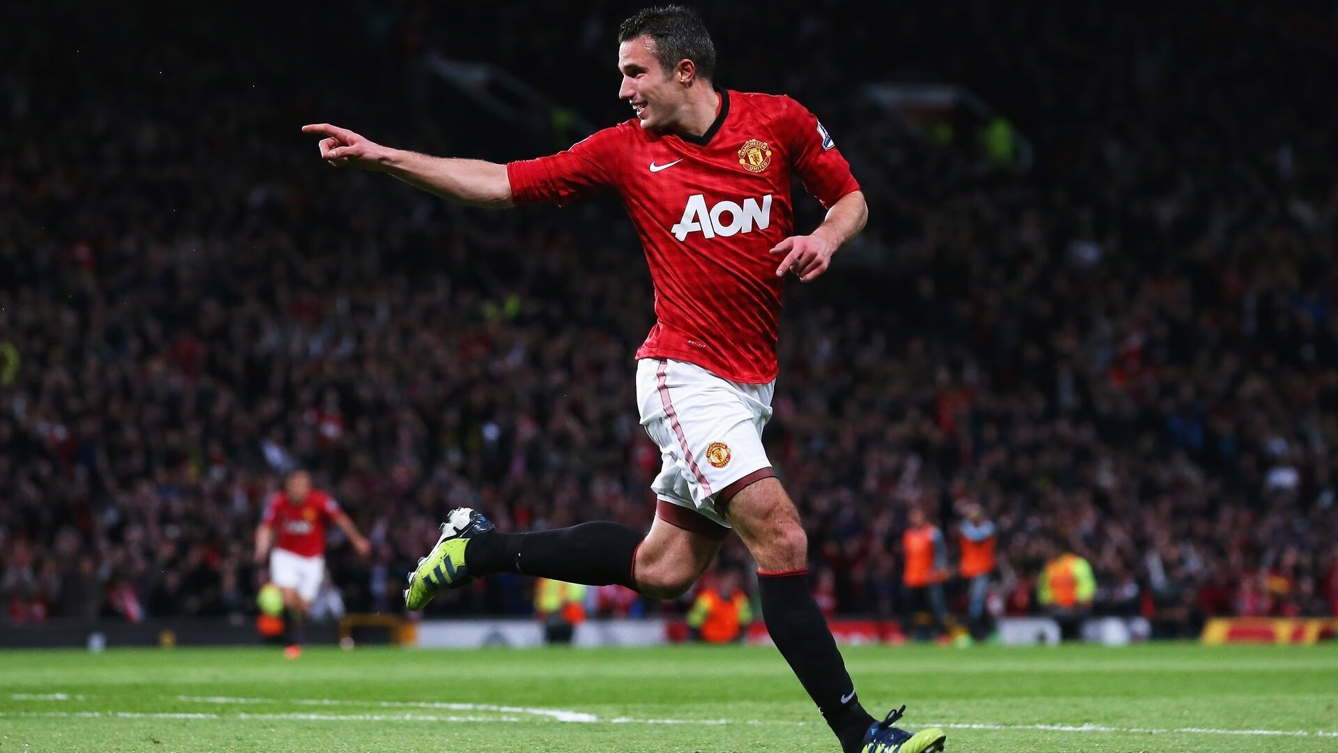 “德甲最后冲刺：豪门激战不断冠军悬念逐步加深”，德乙豪门